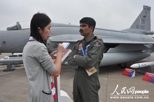 2012��11��15���������ͻ�˹̹��܊����֩�롱�����ϯ�w�ІT Ahsan��У�ڵھŌ��Ї���չ�F��(ch��ng)��������W(w��ng)Ӣ��ӛ����ި�Ĳ��L(f��ng)��   �zӰ������W(w��ng)����ӛ��  ���D��
