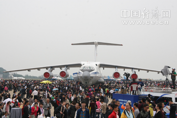 �麣��չ������